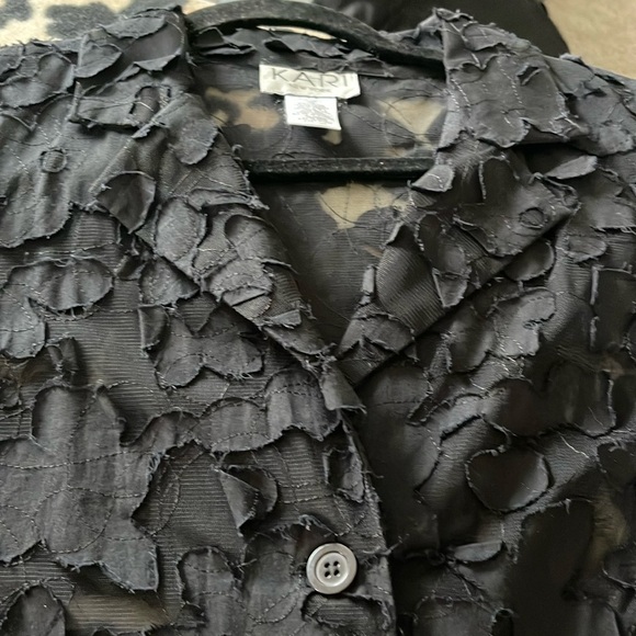 KARI New York -  Black Netting with Floral Appliqués Top - Unique - size 14W - Picture 5 of 5